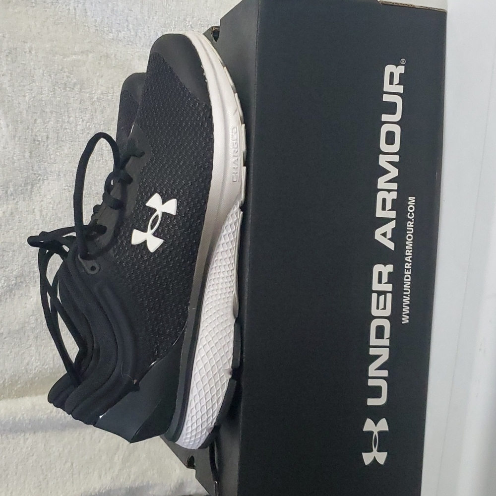 Women's 8.5 UA Charged Escape 3 BL. Like new. Worn for a day